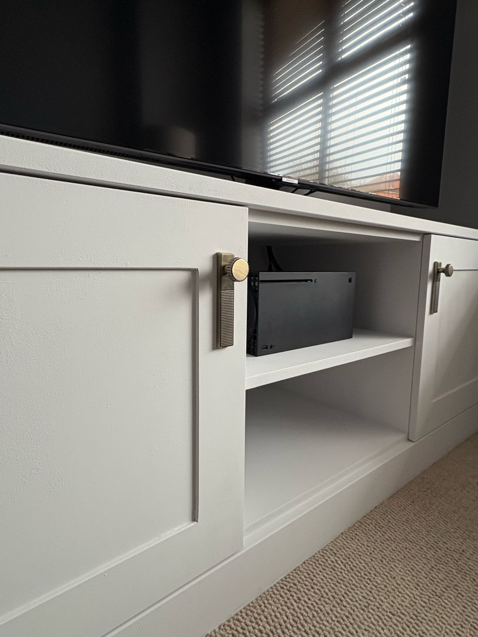 Simple Tv Unit in alcove
